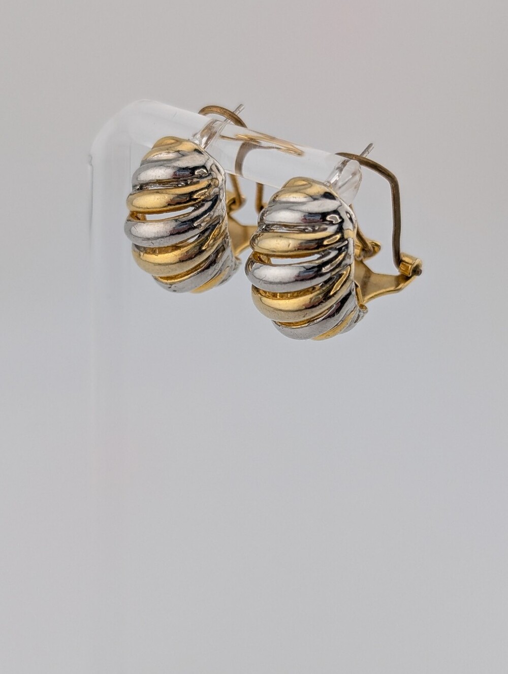 Vintage Shrimp Style Omega Back Chunky Ribbed Two Tone Gold And Silver Earrings - Picture 4 of 8